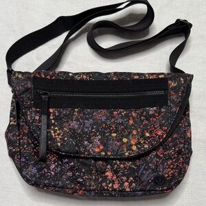 Lululemon Festival Bag II 5L Flowerescent